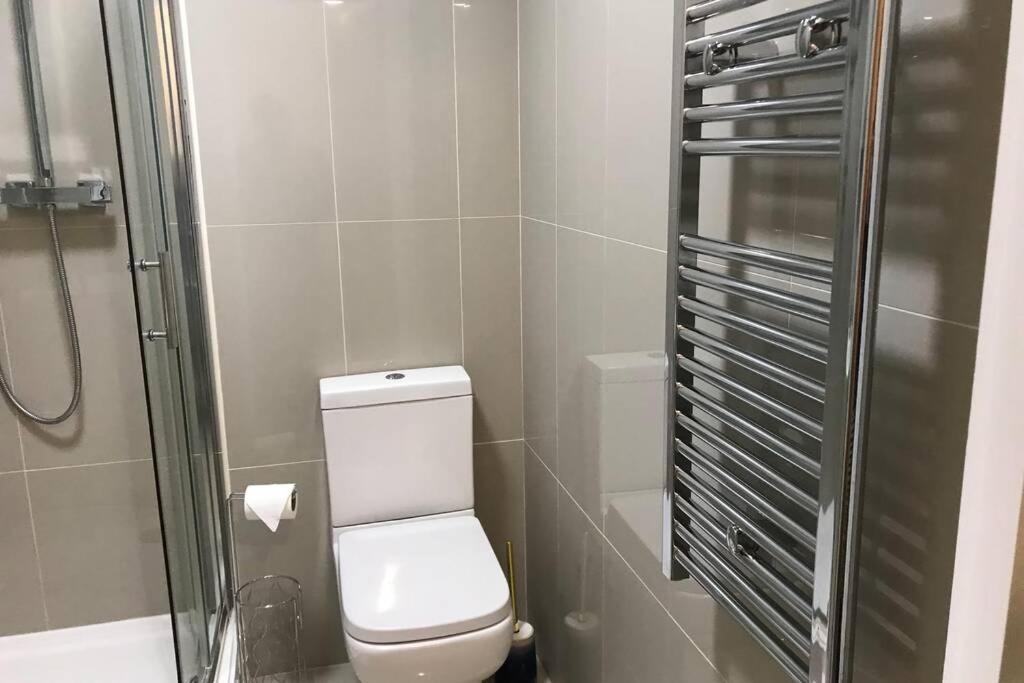 Marie'S Serviced Apartments- 2 Bedroom City Stay Бедфорд Екстериор снимка